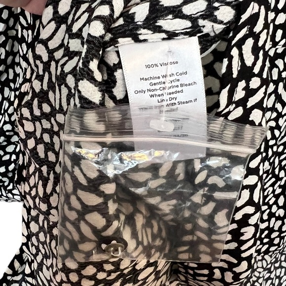 Talbots Faux Wrap Leopard Print Blouse in Black and White 3XLP Petite - Picture 5 of 6